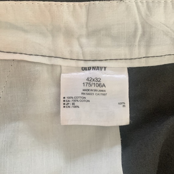 Gently used Old Navy “Classic Straight” pant Waist 42 Length 32 - Picture 5 of 8